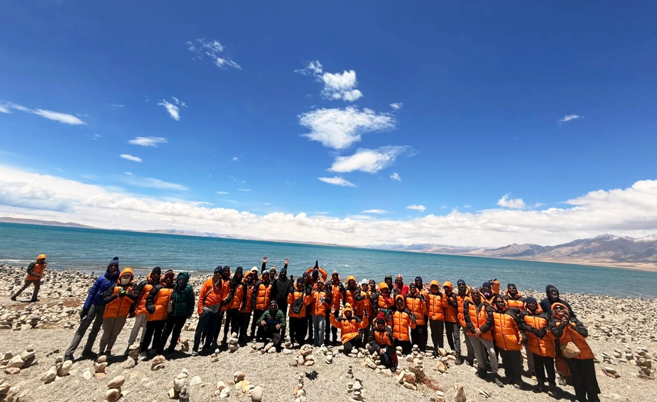 Kailash Express Premium Tour : Beijing fly to Lhasa fly to Purang – Kailash fly to Beijing